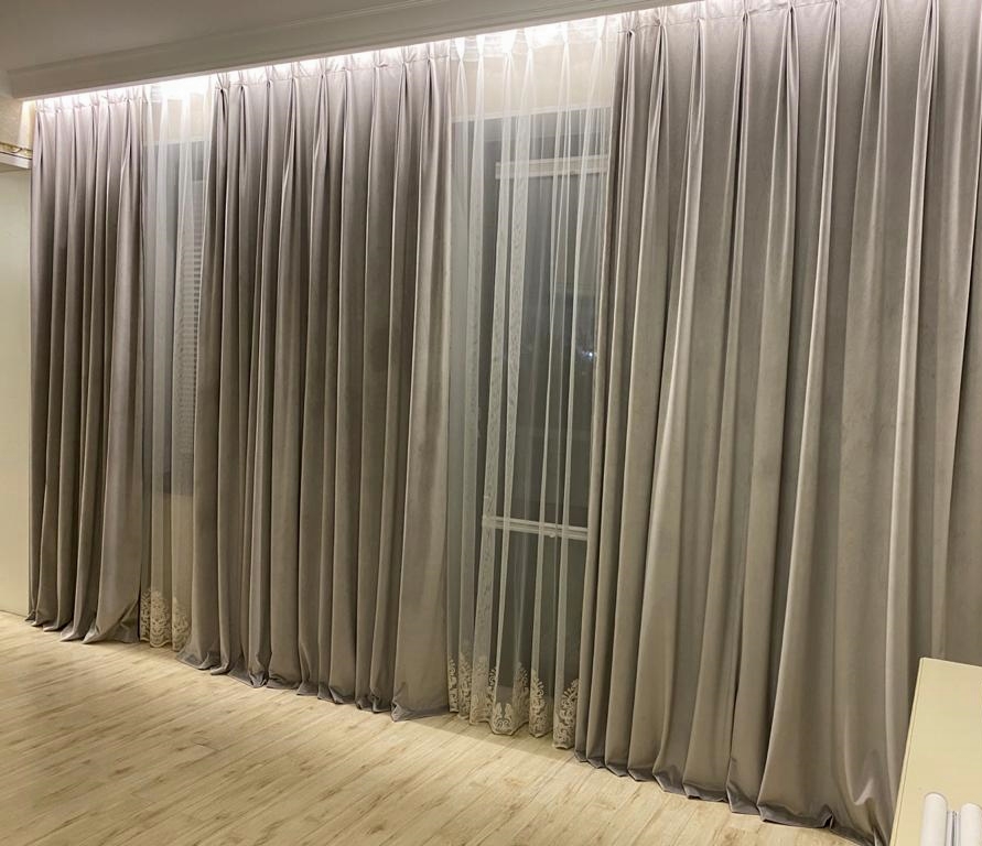 Серые бархатные шторы для гостиной 1