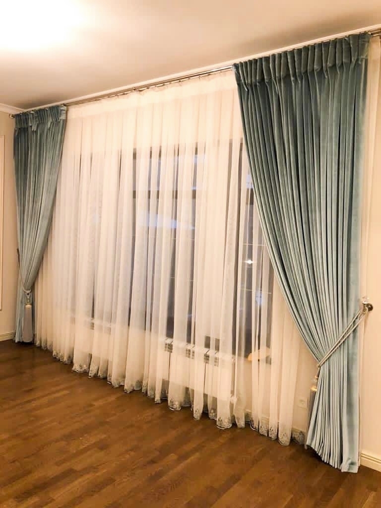 Бархатные шторы с тюлем в гостиную
