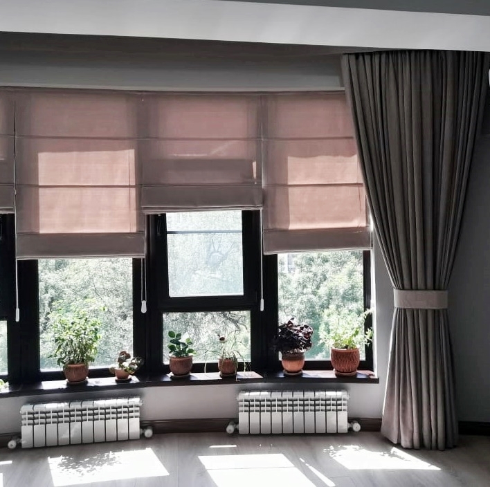 Шторы портьеры и римские на панорамное окно в гостиную